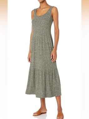 Sleeveless Ribbed Maxi Dress in Olive Green - Large